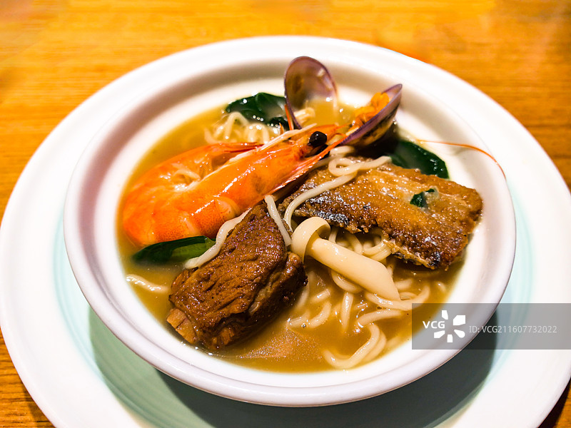 一碗舟山海鲜面图片素材