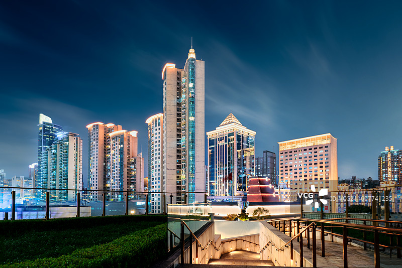 上海静安区吴江路璀璨夜景图片素材