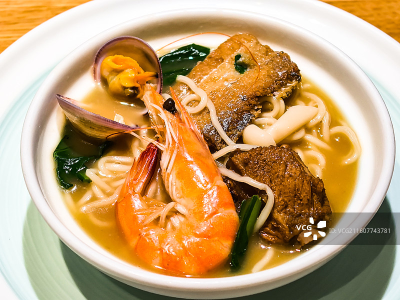 一碗舟山海鲜面图片素材