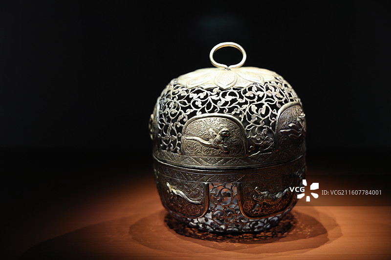 南京市博物馆展品--鎏金银香囊（北宋）图片素材