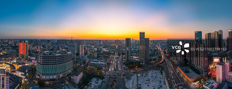 郑州火车站商圈解放路城市天际线日落夜景图片素材