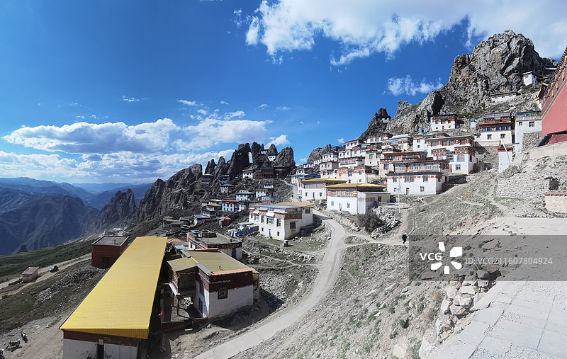 西藏昌都市丁青县孜珠山孜珠寺图片素材