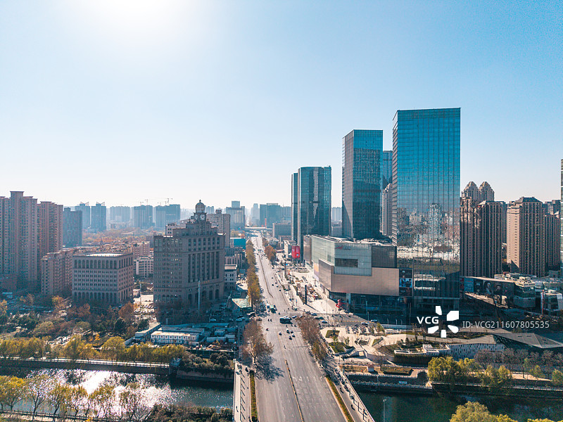 航拍视角下的郑州金水区荒园路正弘城城市天际线图片素材