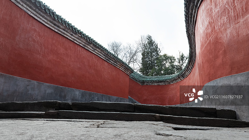 湖北武当山太子坡红墙碧瓦历史建筑背景图片素材