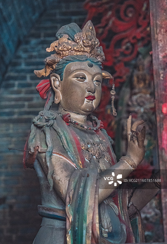 山西新绛县福胜寺三佛洞彩塑图片素材