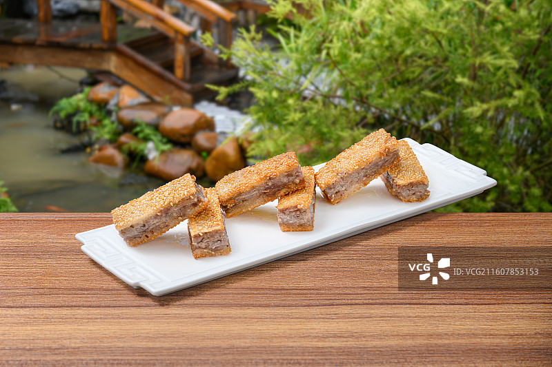 粤式早茶 鸡脚 煎饺 糕点 油条 紫薯 肠粉 红米虾肠 皮蛋瘦肉粥 炒饭 炒粉图片素材