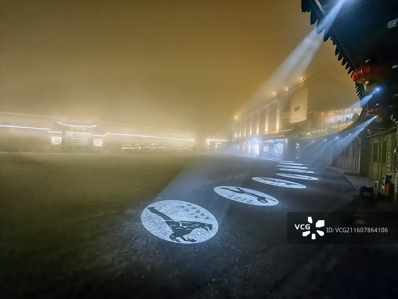 武当山南岩景区夜晚灯光民宿图片素材