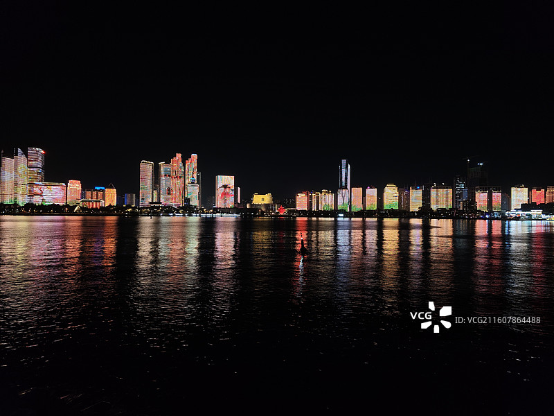 青岛奥帆海洋文化旅游区城市夜景灯光秀图片素材