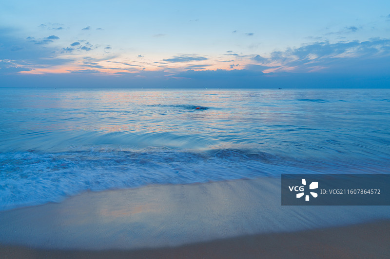 泰国考拉海滩的蓝调时刻图片素材