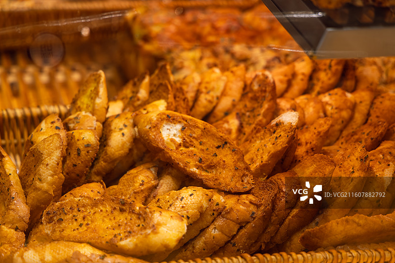 橱窗里的面包图片素材