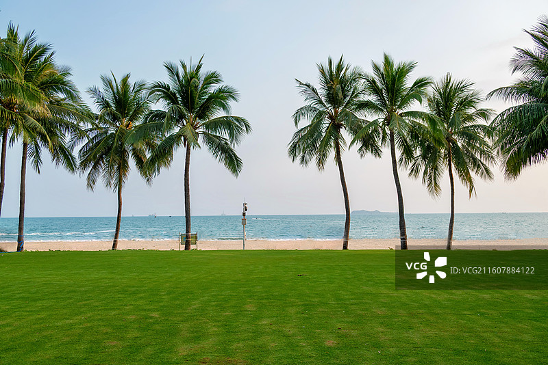 三亚椰梦长廊海边椰林沙滩草坪风光图片素材