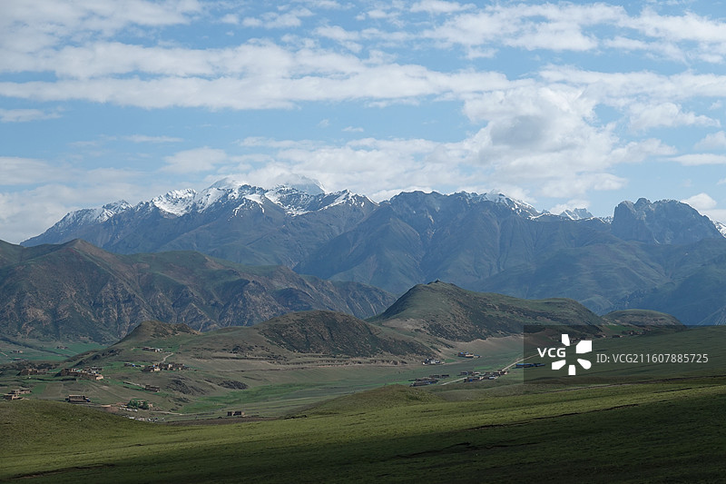 西藏昌都市丁青县G317国道沿途雪山风光图片素材