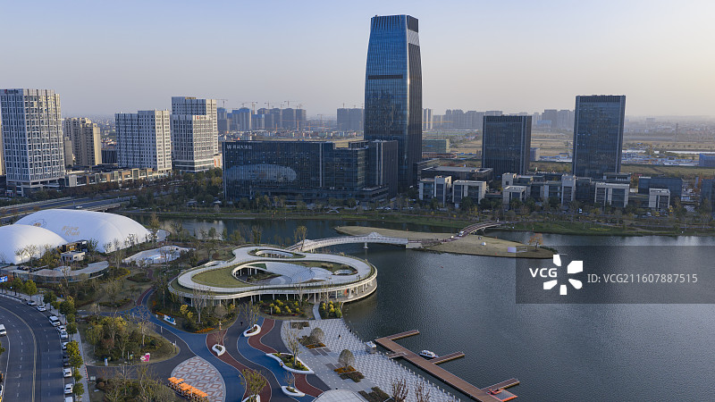 杭州钱塘区大江东现代城市湖畔高楼群航拍图图片素材