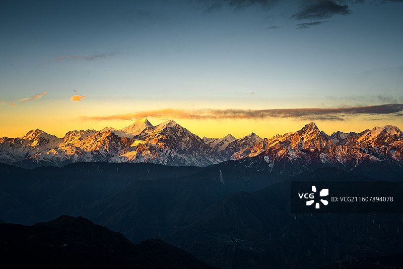 四川川西泸定华尖山贡嘎雪山日照金山风光图片素材