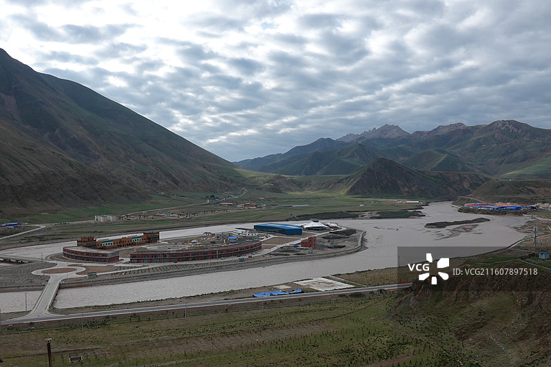 西藏那曲市索县赞丹寺拍索曲河图片素材