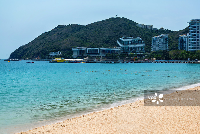 三亚大东海的海岸线沙滩海洋风光图片素材
