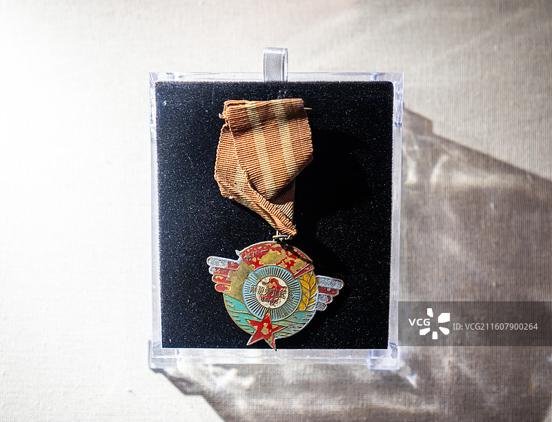 1948年解放东北纪念章  鹤岗博物馆图片素材