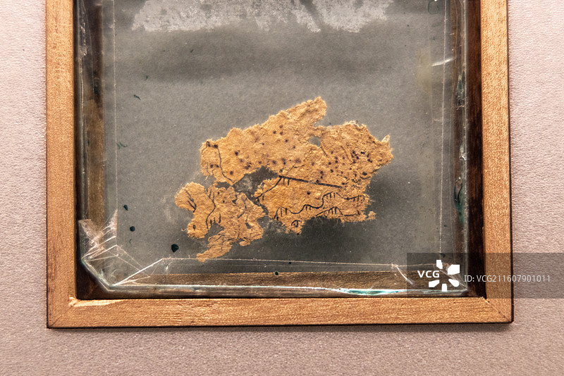 甘肃简牍博物馆 汉代 放马滩纸本地图 1986年天水市放马滩墓葬出土图片素材