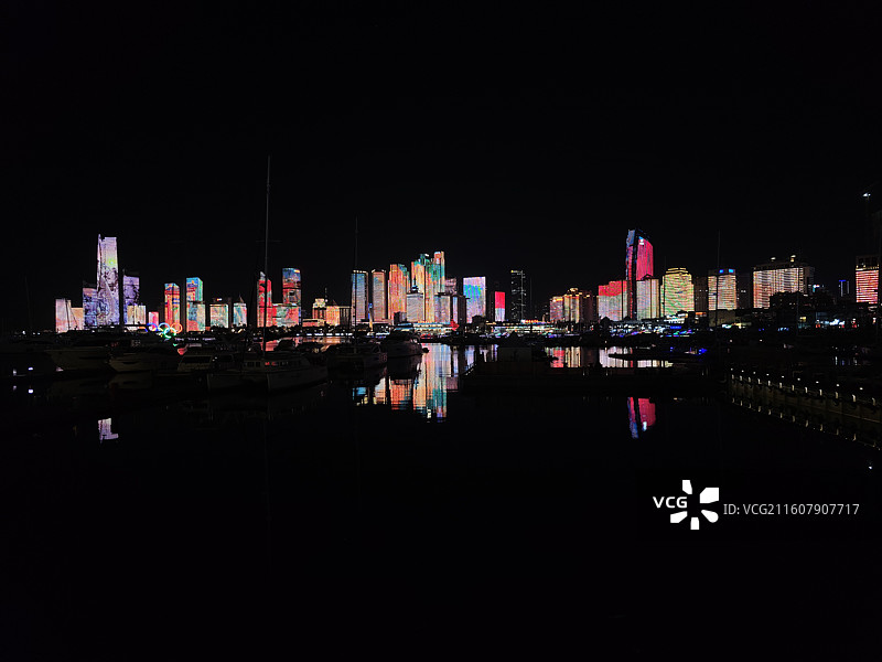 青岛奥帆海洋文化旅游区城市夜景灯光秀图片素材