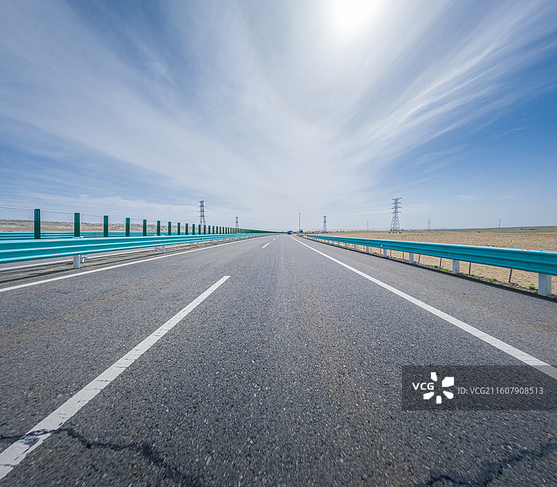 新疆阿勒泰 白哈巴村，公路风光 布尔津县 汽车广告背景图图片素材