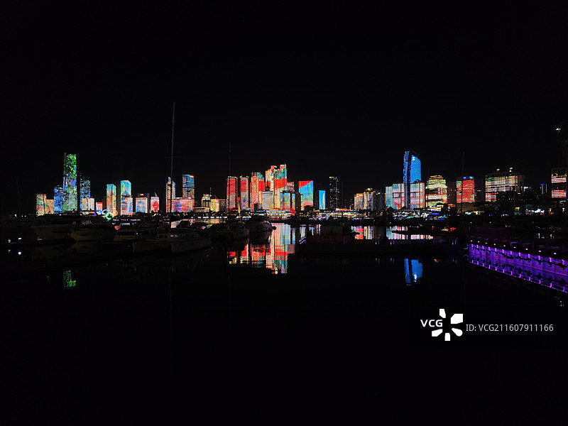 青岛奥帆海洋文化旅游区城市夜景灯光秀图片素材