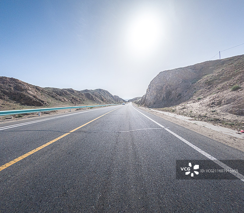 新疆阿勒泰 白哈巴村，公路风光 布尔津县 汽车广告背景图图片素材