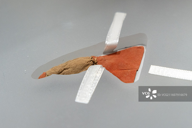 甘肃简牍博物馆 汉 帛鱼 1979年敦煌马圈湾遗址出土图片素材