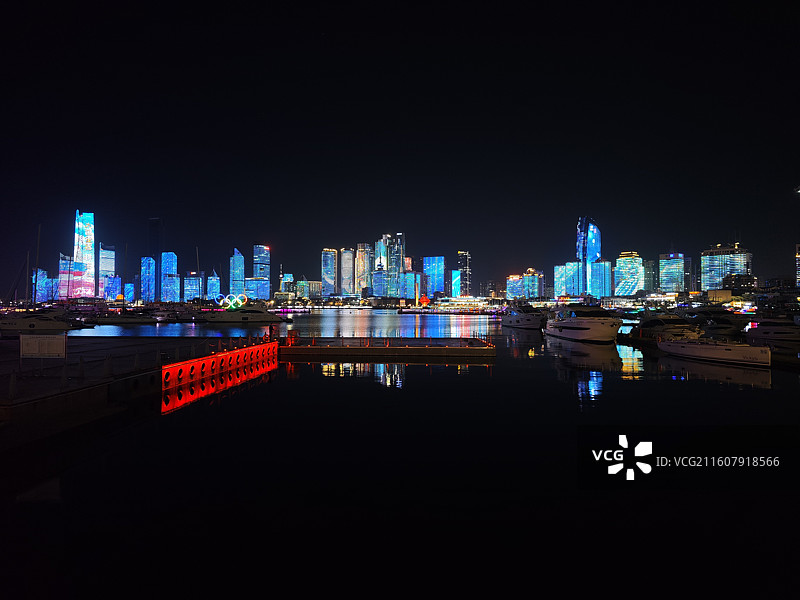 青岛奥帆海洋文化旅游区城市夜景灯光秀图片素材