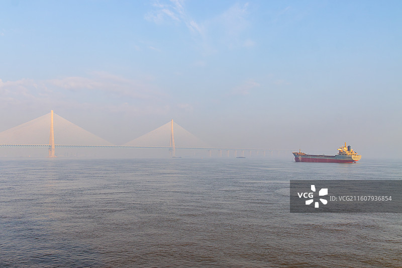 晨雾，沪苏通长江公铁大桥风光图片素材