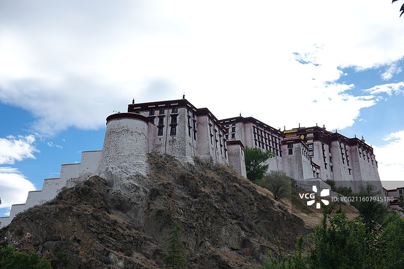 西藏拉萨宗角禄康公园拍布达拉宫布宫图片素材