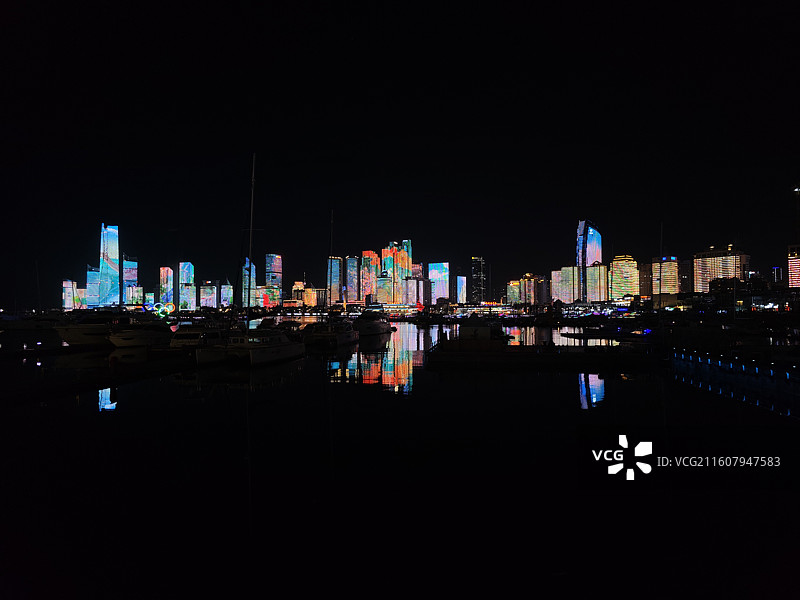 青岛奥帆海洋文化旅游区城市夜景灯光秀图片素材