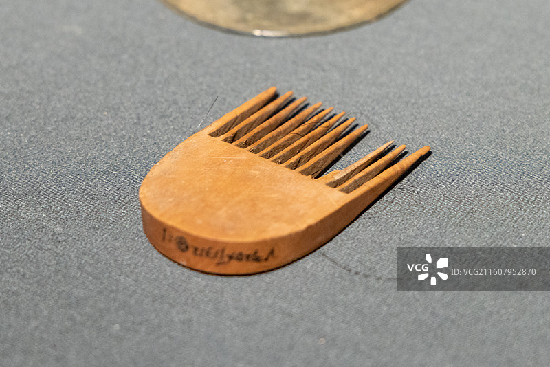 甘肃简牍博物馆 汉 木梳 1990-92年悬泉置遗址出土图片素材