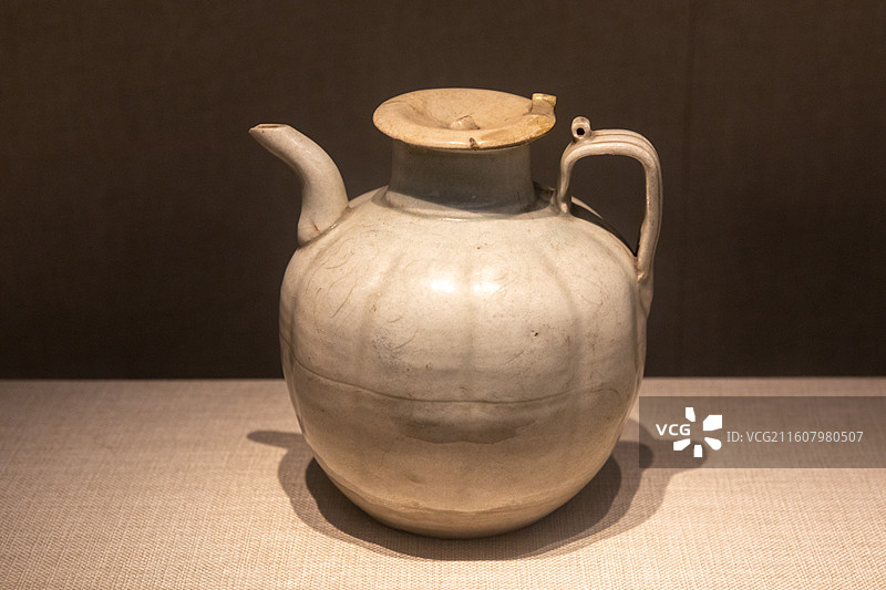 镇江博物馆景德镇青白釉暗花瓜楞瓷执壶 1973年4月镇   肥厂北宋墓出土图片素材