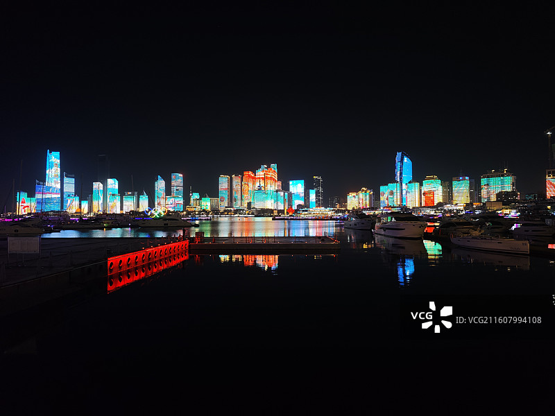 青岛奥帆海洋文化旅游区城市夜景灯光秀图片素材