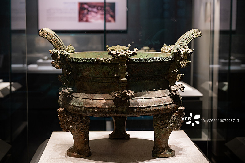 河南博物院 春秋 垂鳞纹铜升鼎 淅川县下寺楚国墓地M1出土图片素材