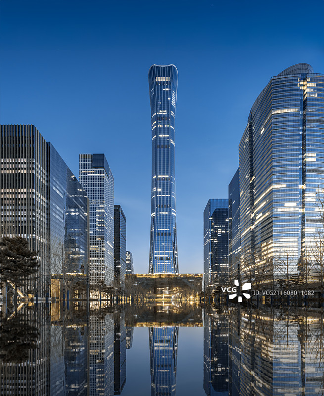 北京国贸CBD中央公园夜景，北京国贸CBD夜景，城市天际线，中信大厦，中国尊，智慧城市，科技城市图片素材