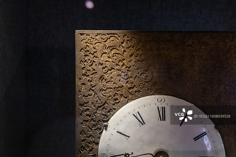 镇江博物馆老贡三手制自鸣钟图片素材