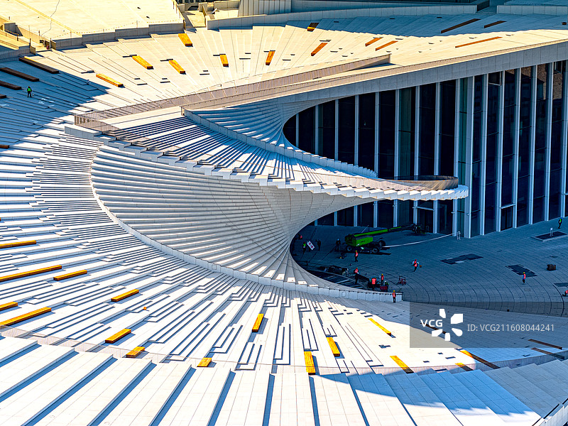 上海大歌剧院 中国折扇形状的螺旋形台阶设计 中国文化 美丽城市地标建筑图片素材