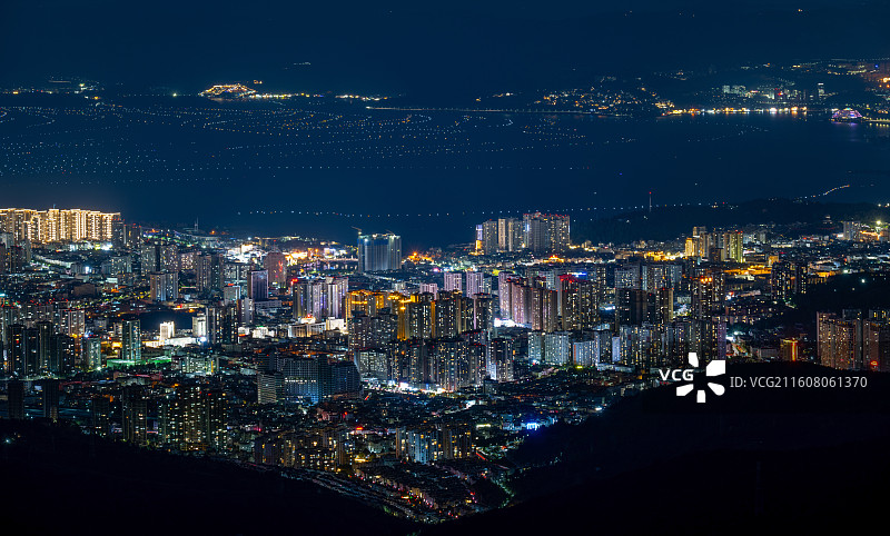 大理者摩山俯瞰洱海渔灯夜景图片素材