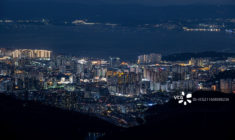 大理者摩山俯瞰洱海渔灯夜景图片素材