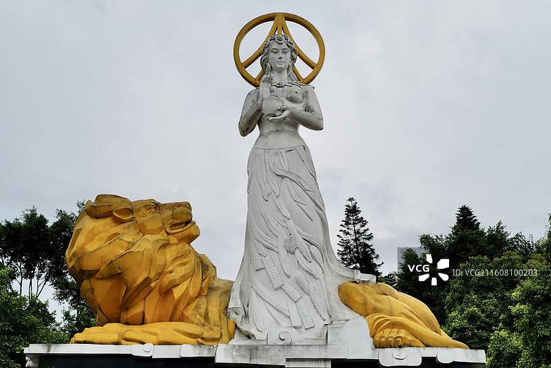 四川宜宾五粮液景区酒圣山酒圣女神（夷狄）雕像图片素材