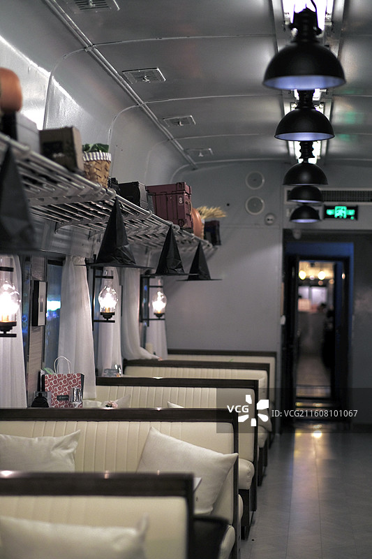 火车上的特色餐厅下午茶图片素材