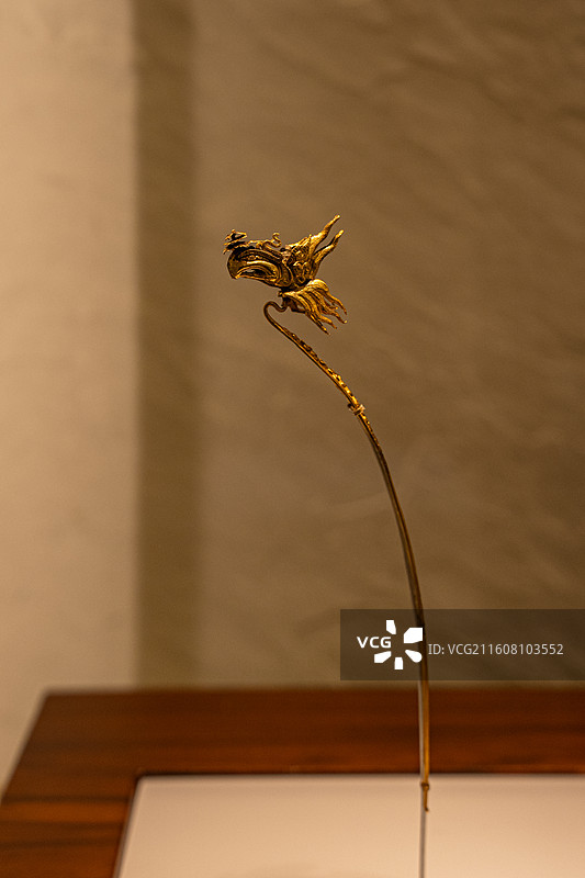 南宋 凤首梅花纹金簪 1979年上海市宝山区月浦镇南塘谭思通家族墓出土 上海博物馆图片素材