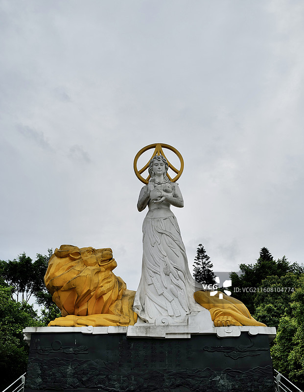四川宜宾五粮液景区酒圣山酒圣女神（夷狄）雕像图片素材