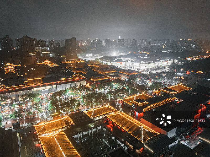 中国陕西西安大雁塔大唐不夜城夜景航拍风光图片素材