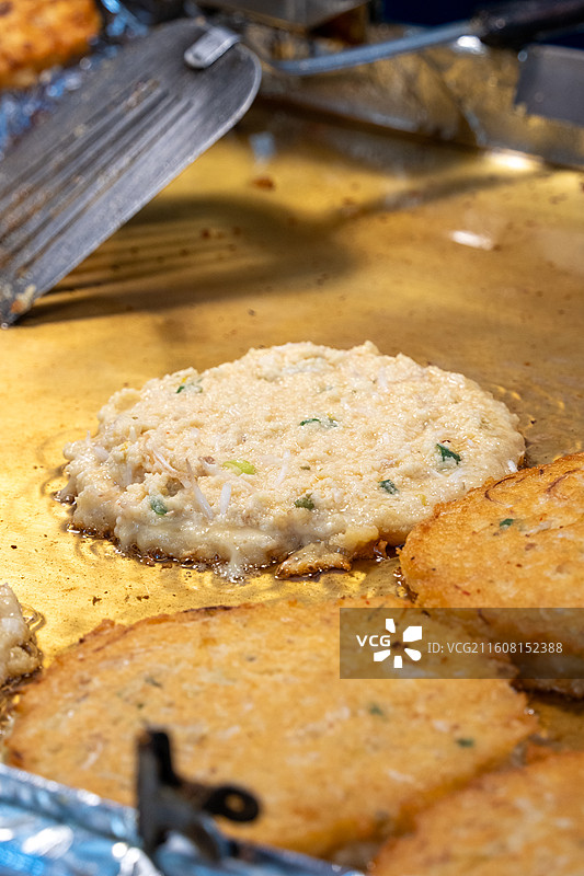 首尔广藏市场韩式绿豆煎饼制作图片素材