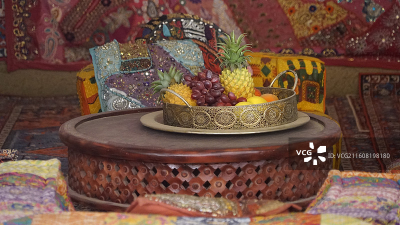 市场上出售的篮子里的水果的特写镜头图片素材