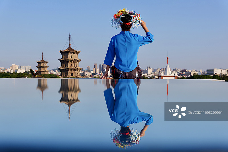 泉州东西塔、基督教堂、鲟埔女共面倒影 泉州世界宗教博物馆 簪花围 泉州宋元中国的世界海洋商贸中心图片素材