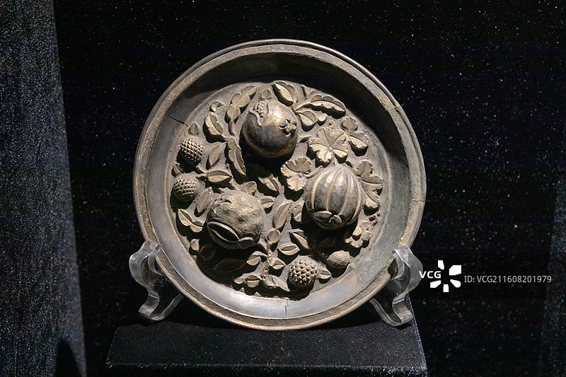 镇江博物馆银鎏金凸花瑞果图盘 1982年江苏省溧阳县平桥乡小平桥村宋代客藏出土图片素材