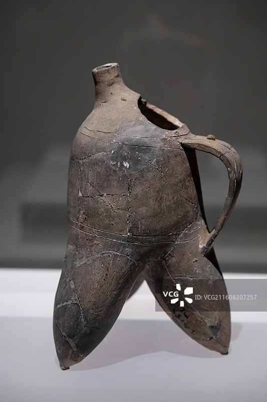 河南博物院 夏代 弦纹灰陶盉 偃师市二里头出土图片素材